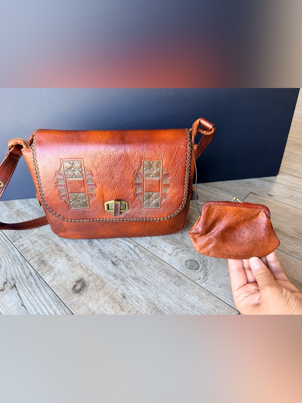 Vintage Meeker Steerhide Tooled Leather Crossbody Bag Purse Turnlock Clasp Coin